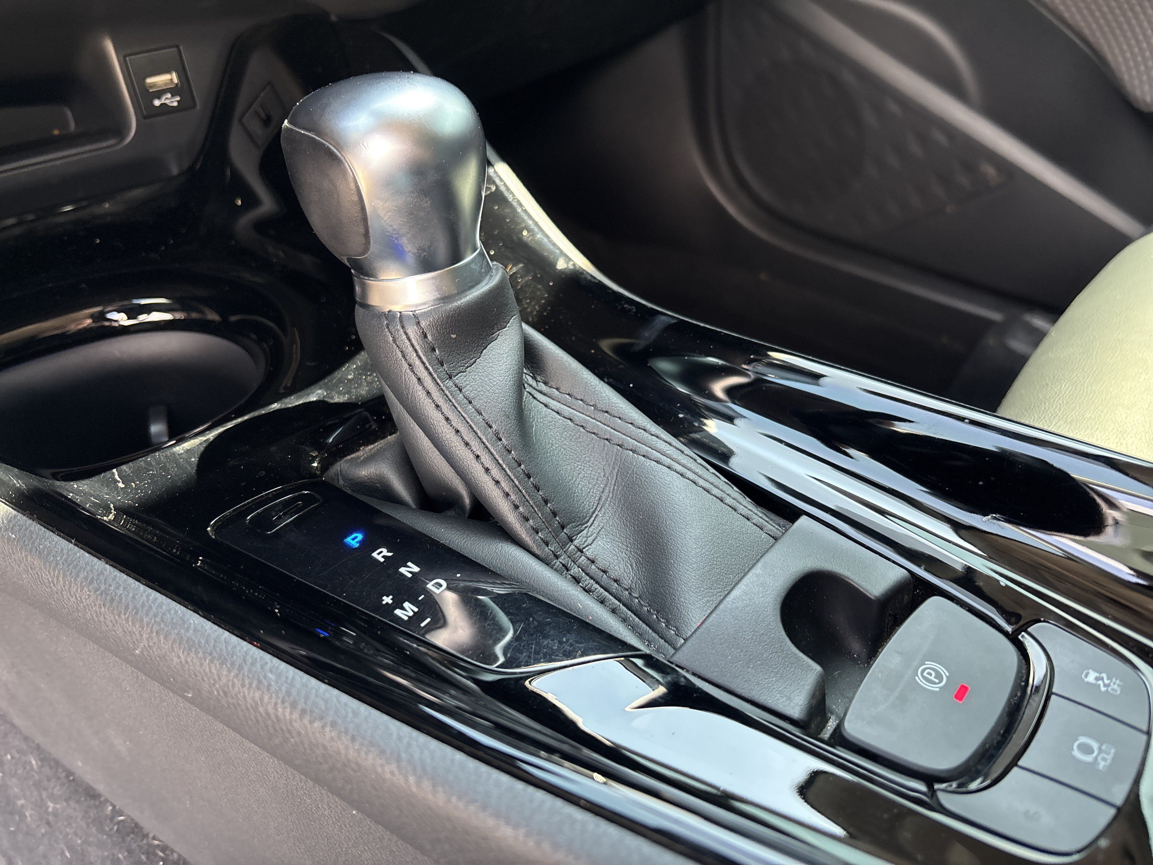 Used 2021 Toyota C-HR Limited FWD image 23