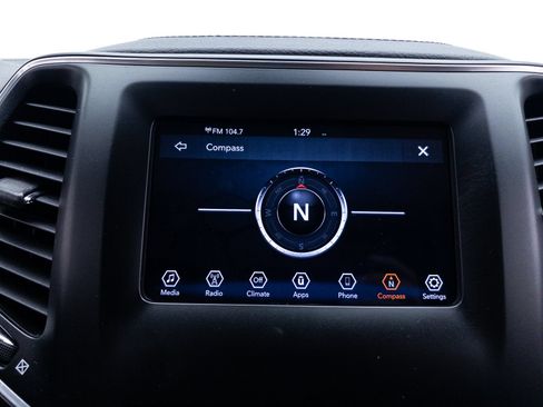 Used 2019 Jeep Cherokee Latitude Plus FWD image 22