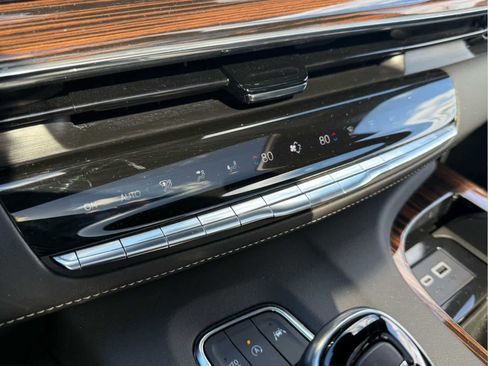 Used 2024 Cadillac Escalade Premium Luxury w/ Performance Package image 16