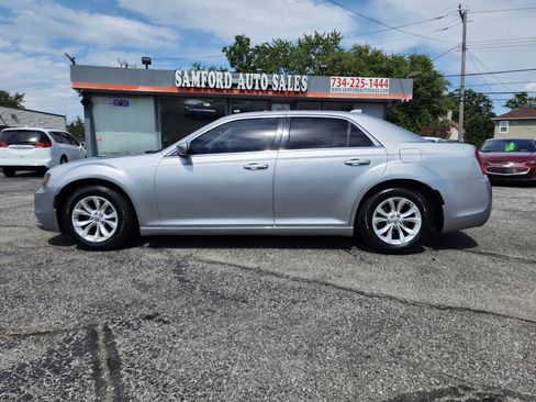 Used 2015 Chrysler 300 Limited RWD image 5