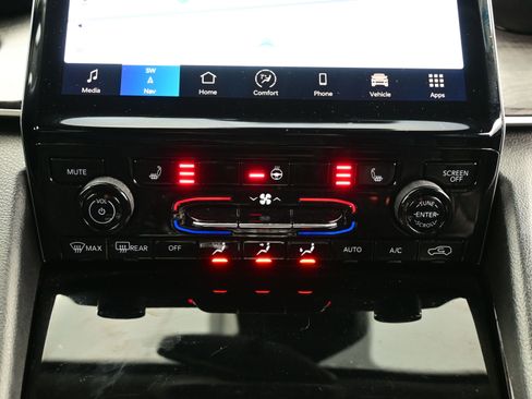 Used 2022 Jeep Grand Cherokee L Limited image 22