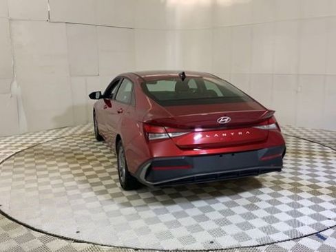 Used 2024 Hyundai Elantra SEL FWD image 9
