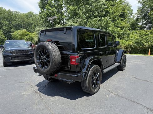 Used 2021 Jeep Wrangler Unlimited Sahara AWD/4WD image 6