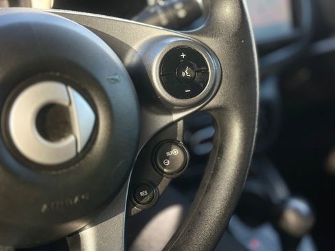 Used 2016 smart fortwo pure image 11