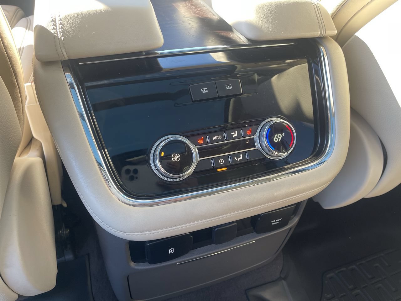 Used 2018 Lincoln Navigator Reserve w/ Technology Package AWD/4WD image 22