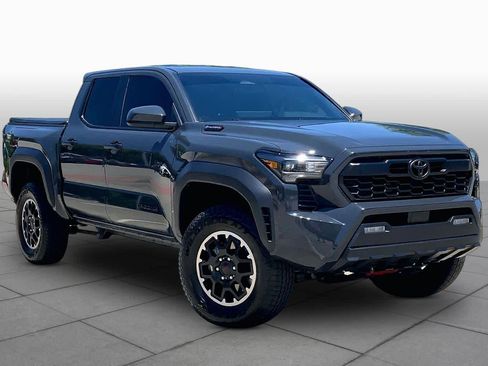 Used 2025 Toyota Tacoma TRD Off-Road AWD/4WD image 3