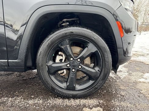 Certified 2023 Jeep Grand Cherokee L Laredo image 33