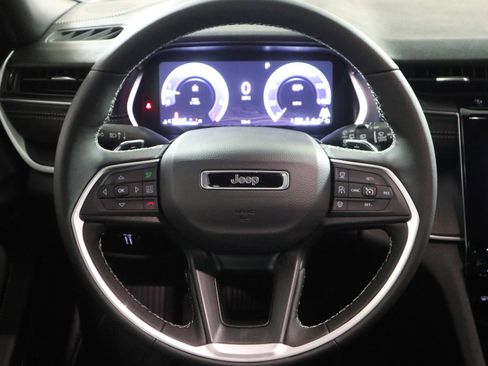 New 2025 Jeep Grand Cherokee L Altitude image 15