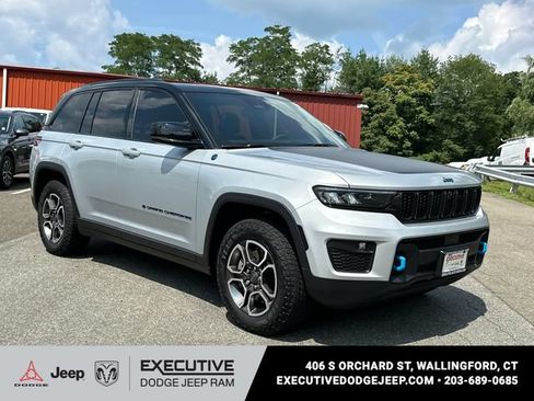 Used 2023 Jeep Grand Cherokee Trailhawk w/ Luxury Tech Group III AWD/4WD image 5