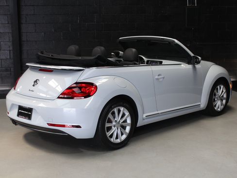 Used 2018 Volkswagen Beetle 2.0T SE FWD image 19