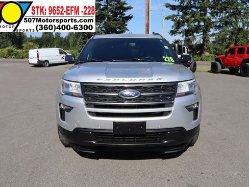 Used 2018 Ford Explorer XLT w/ Equipment Group 202A AWD/4WD image 12