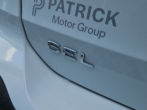 Certified 2022 Volkswagen Taos SEL image 5