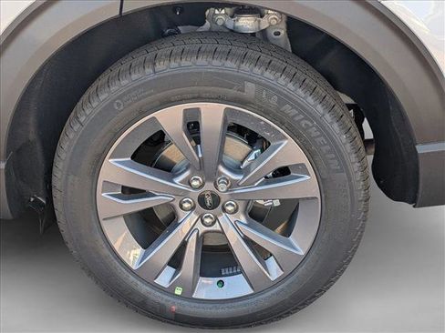 New 2025 Ford Explorer Active w/ Active Comfort Package image 10