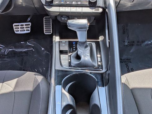 Used 2025 Hyundai Elantra Sport FWD image 19