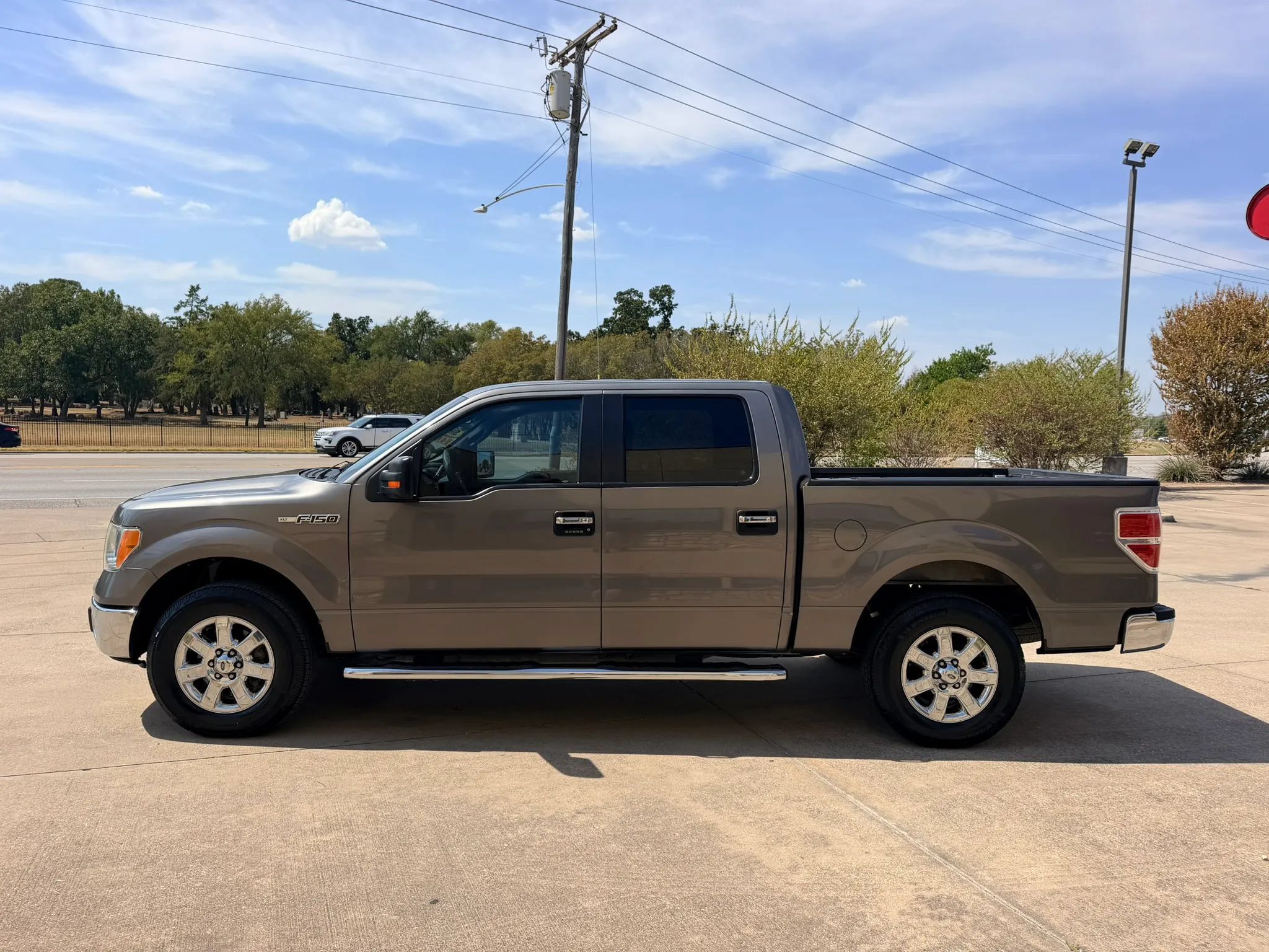 Used 2013 Ford F150 XLT w/ XLT Chrome Pkg RWD image 2