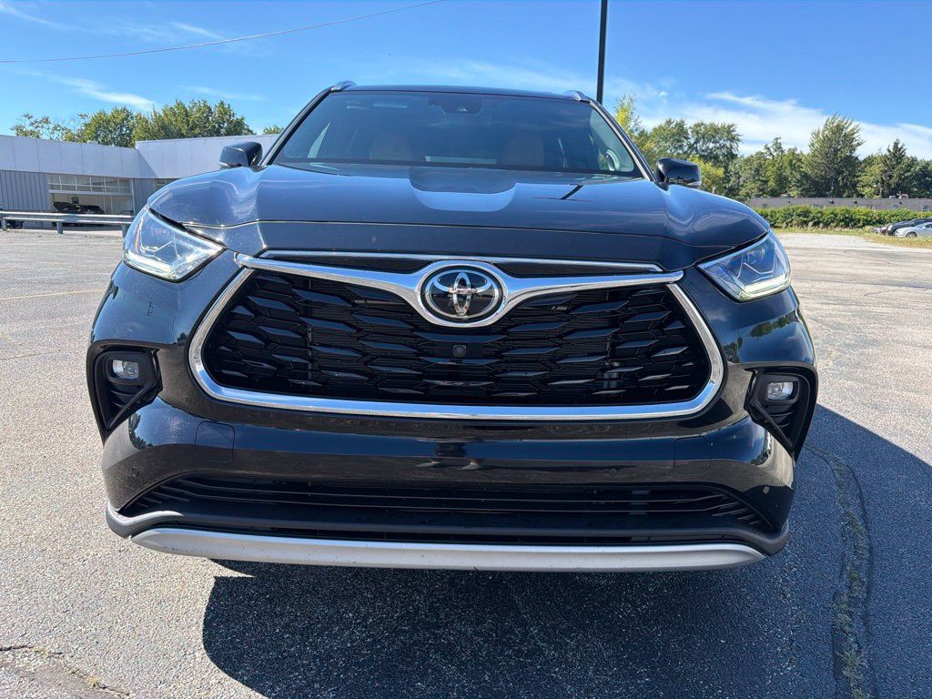 Used 2021 Toyota Highlander Platinum AWD/4WD image 5