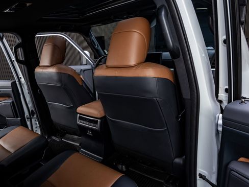 Used 2024 Lexus GX 550 w/ Accessory Package (2T) AWD/4WD image 32