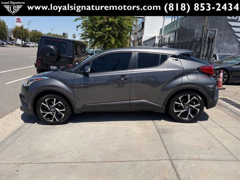 Used 2018 Toyota C-HR XLE FWD image 4