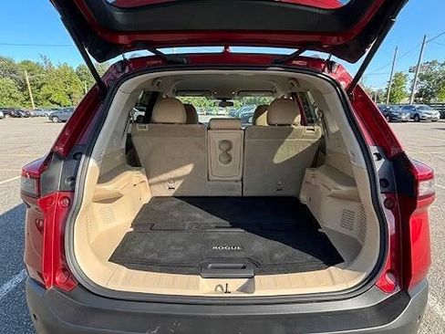 Used 2018 Nissan Rogue SV w/ Premium Package AWD/4WD image 13