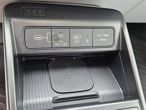 Used 2024 Hyundai Kona Limited image 24