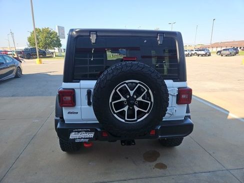 Used 2024 Jeep Wrangler Unlimited Rubicon w/ Convenience Group image 6
