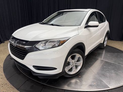 Used 2016 Honda HR-V LX image 2