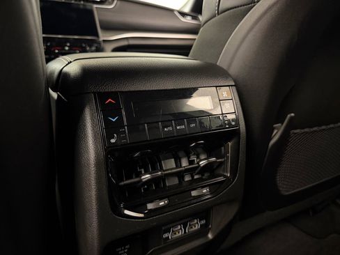 Used 2025 Jeep Grand Cherokee L Limited w/ Black Appearance Package image 33