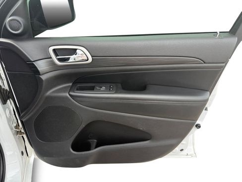 Used 2020 Jeep Grand Cherokee Altitude image 25