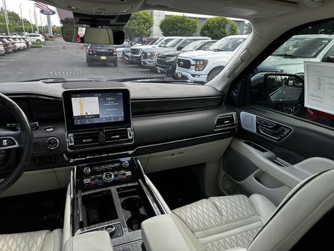 Certified 2020 Lincoln Navigator Black Label AWD/4WD image 17