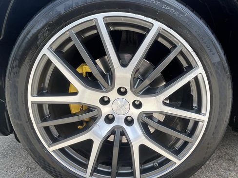 Used 2019 Maserati Levante GranLusso image 15