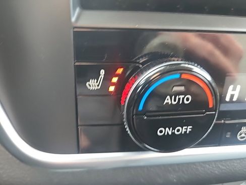 Used 2023 Nissan Rogue SV w/ SV Premium B Package image 21