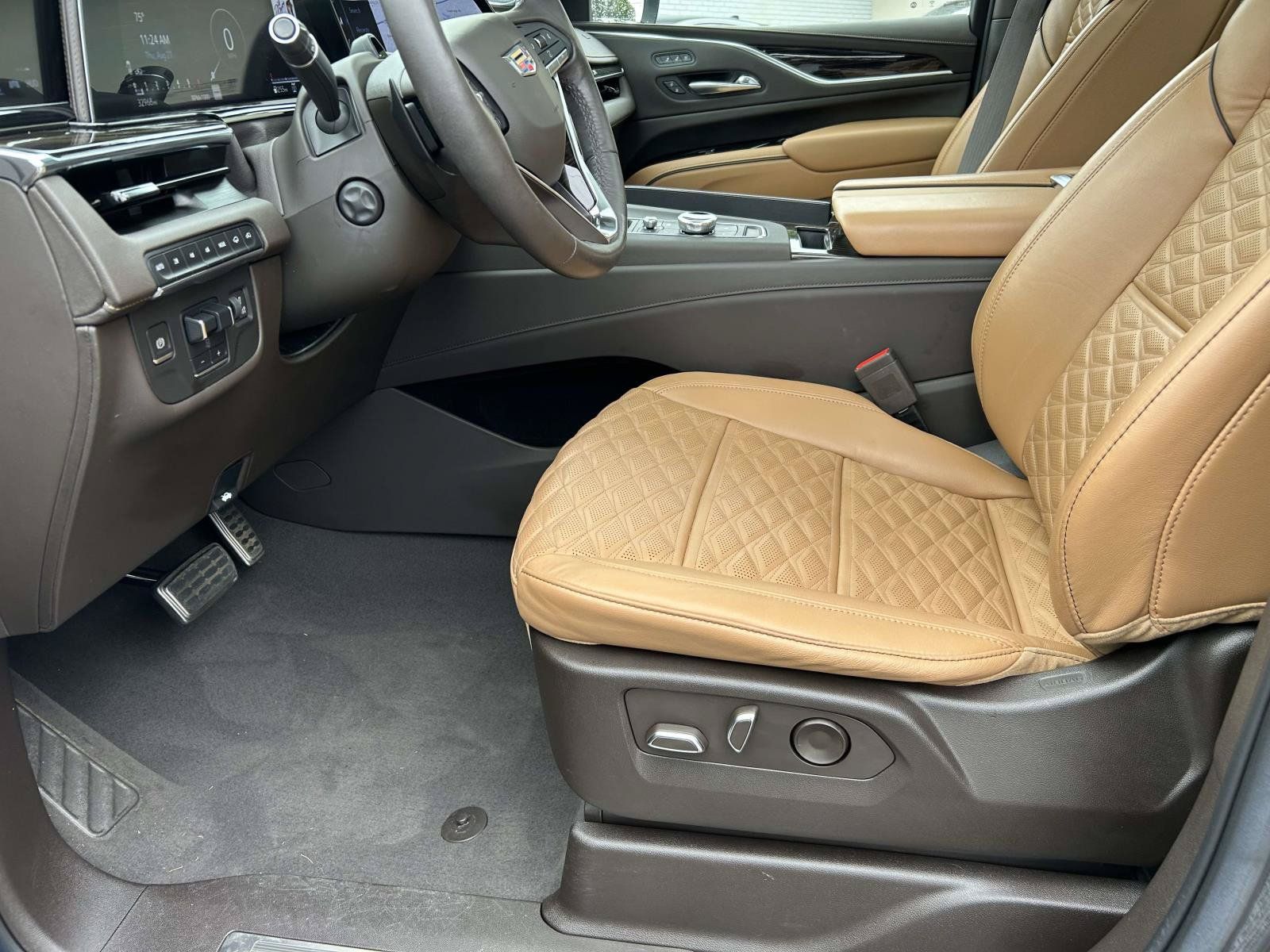 Certified 2022 Cadillac Escalade ESV Premium Luxury w/ Performance Package AWD/4WD image 21