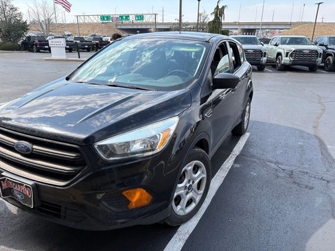 Used 2017 Ford Escape S image 2
