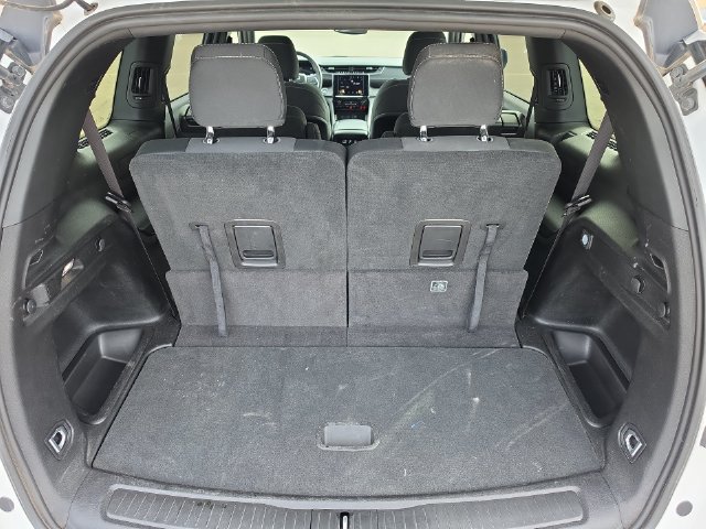 Used 2024 Jeep Grand Cherokee L Laredo w/ Trailer Tow Package AWD/4WD image 18