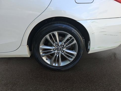 Used 2015 Toyota Camry SE FWD image 40