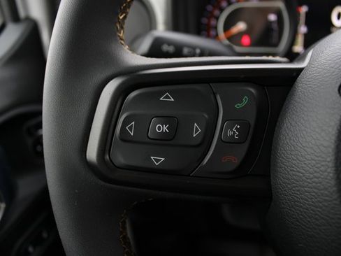 Used 2025 Jeep Gladiator Sport image 21