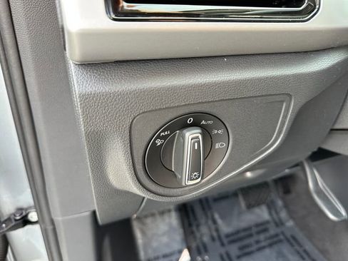 Used 2023 Volkswagen Atlas SE image 26