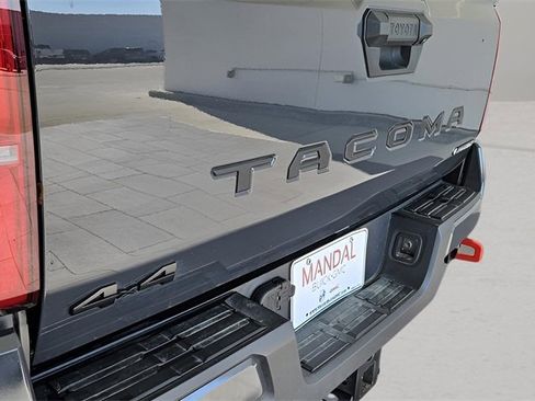 Used 2025 Toyota Tacoma 4x4 Double Cab Hybrid image 8