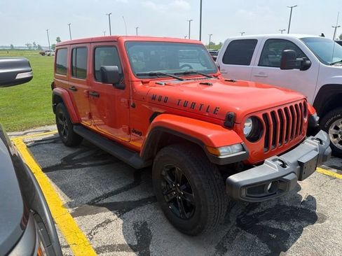 Used 2023 Jeep Wrangler Unlimited Sahara AWD/4WD image 3