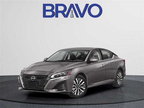 Used 2024 Nissan Altima 2.5 SV image 1
