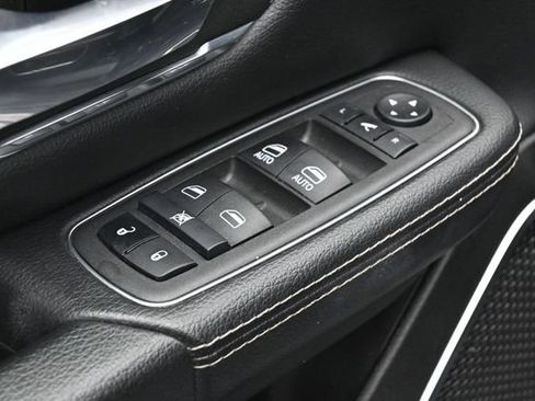 Used 2024 RAM 1500 Laramie AWD/4WD image 14