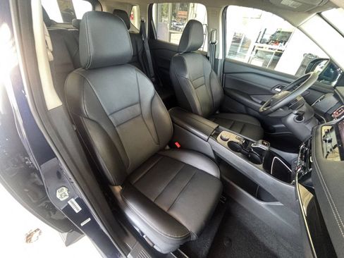 Used 2026 Nissan Rogue SL AWD/4WD image 34