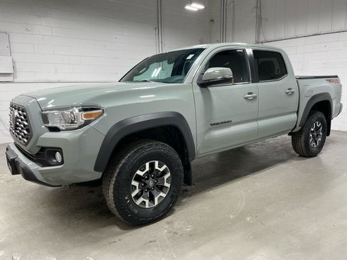 Used 2023 Toyota Tacoma TRD Off-Road w/ TRD Premium Off Road Package AWD/4WD image 1
