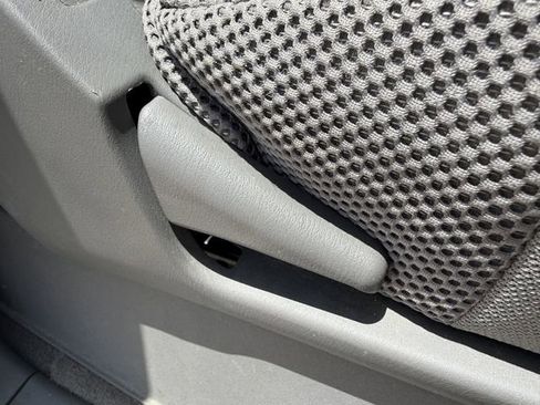 Used 2011 Nissan Frontier SV RWD image 24