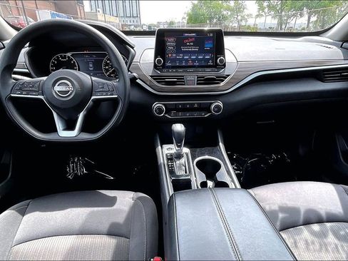 Used 2024 Nissan Altima 2.5 SV FWD image 14