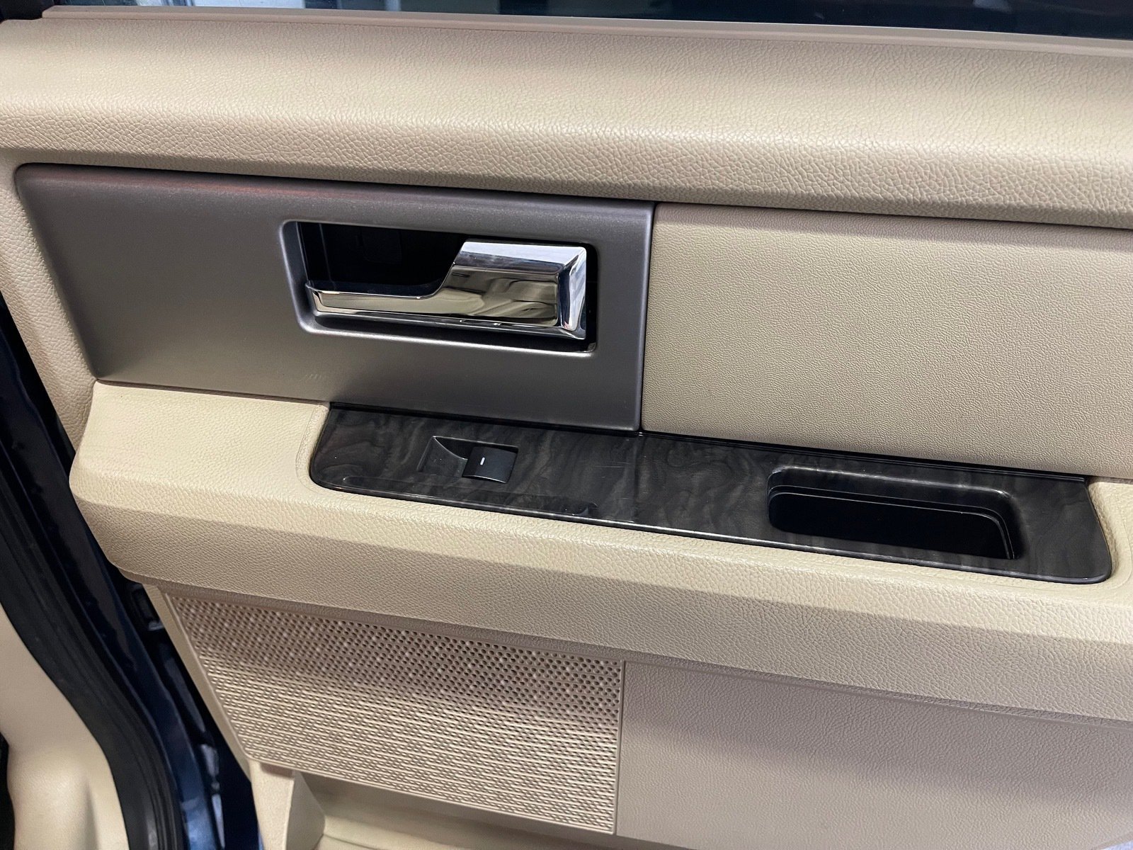 Used 2017 Ford Expedition Limited w/ Equipment Group 301A RWD image 48