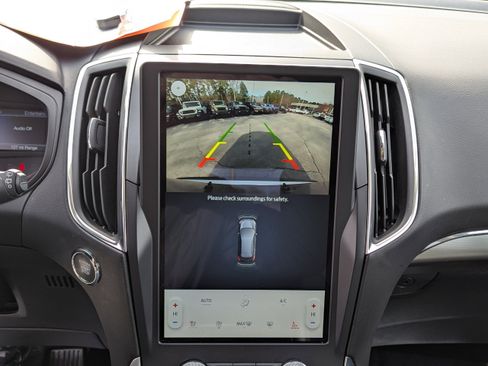 Used 2023 Ford Edge Titanium image 22