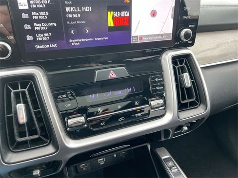 Used 2023 Kia Sorento S w/ Panoramic Sunroof Package image 11