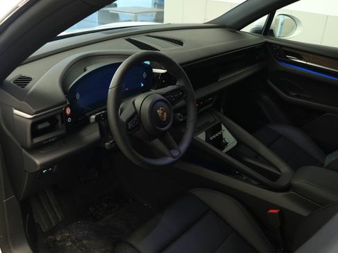 Used 2024 Porsche Macan 4 Electric image 4