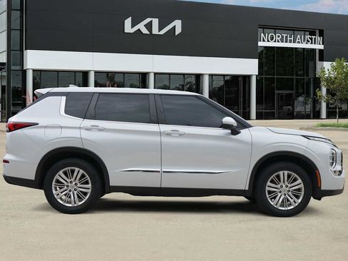 Used 2022 Mitsubishi Outlander ES FWD image 6